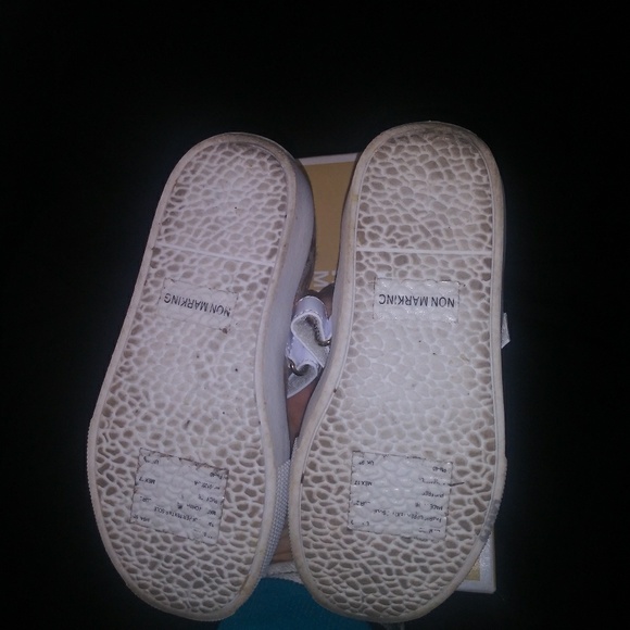 Shoe - Picture 3 of 3